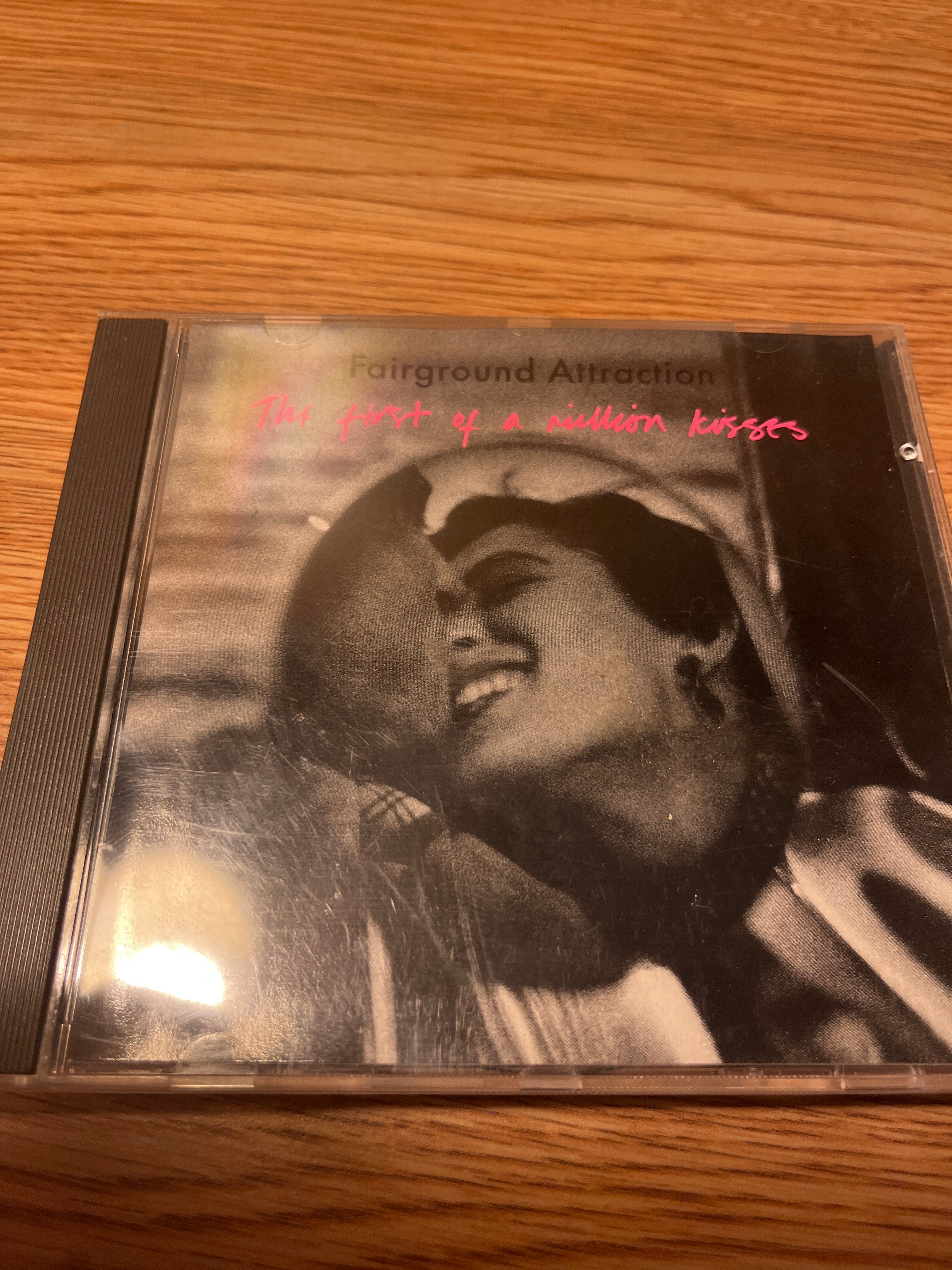 Fairground Attraction - First of a Million Kisses (NM/NM)