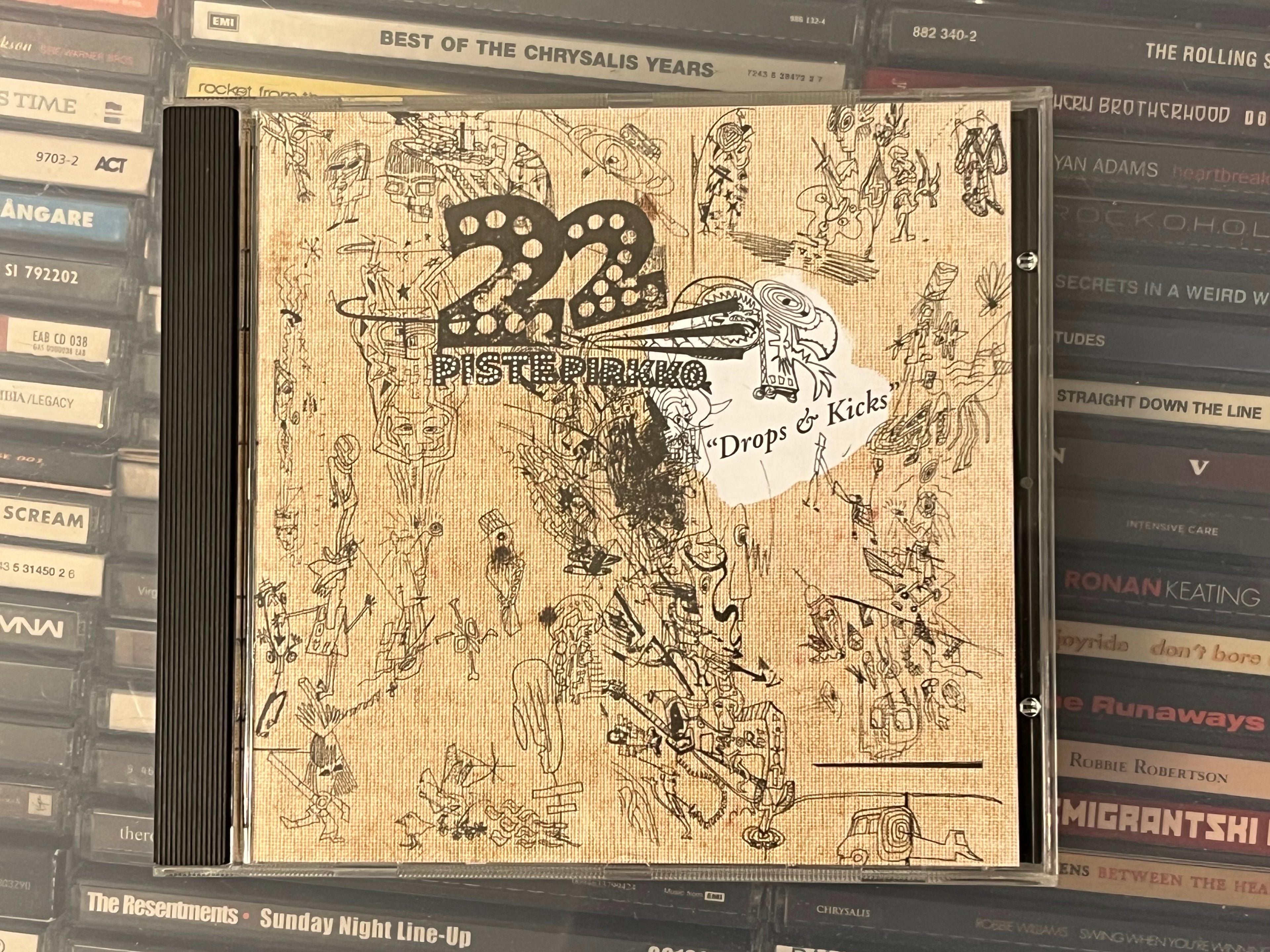 22 Pistepirkko – Drops & Kicks (NM/NM)