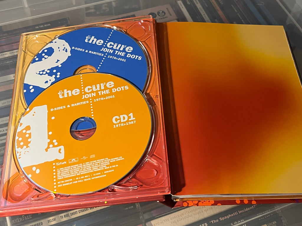The Cure – Join The Dots (B-Sides & Rarities 1978>2001 The Fiction Years) (NM/NM) EU-07 4CD 78p book