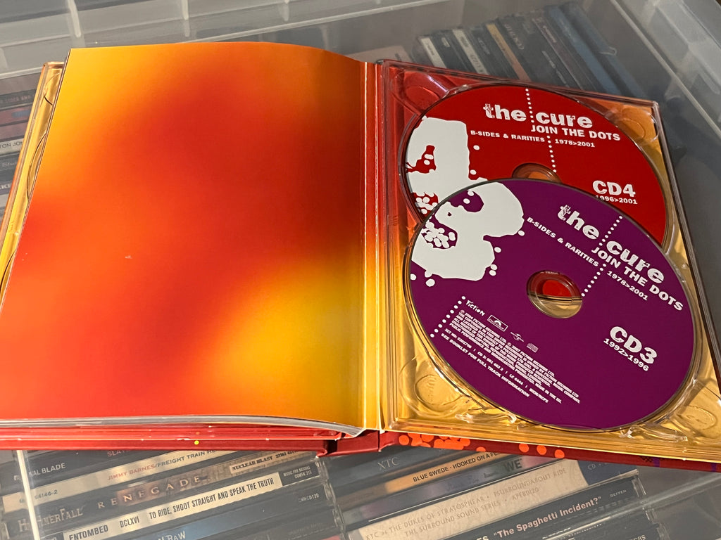 The Cure – Join The Dots (B-Sides & Rarities 1978>2001 The Fiction Years) (NM/NM) EU-07 4CD 78p book