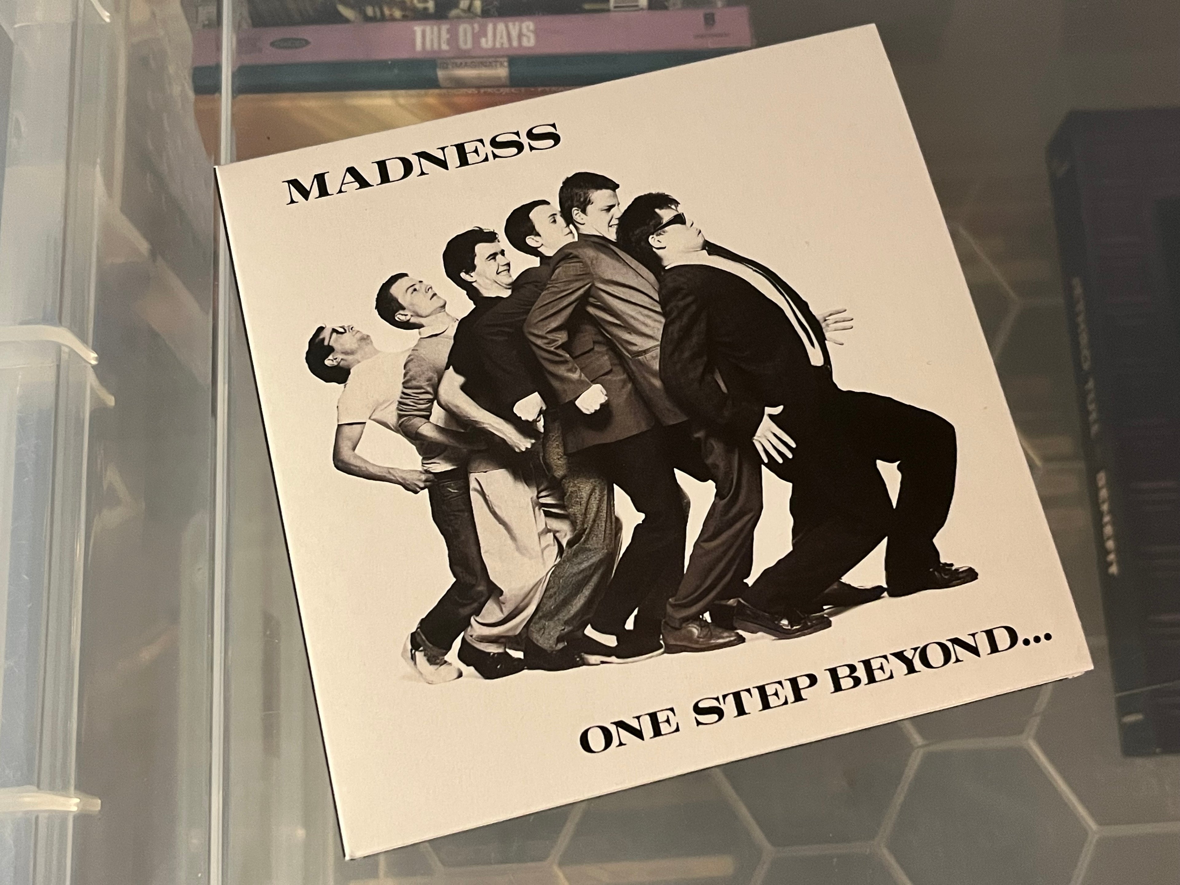 Madness – One Step Beyond... (NM/NM) UK-23 2CD +14 bonusspår!