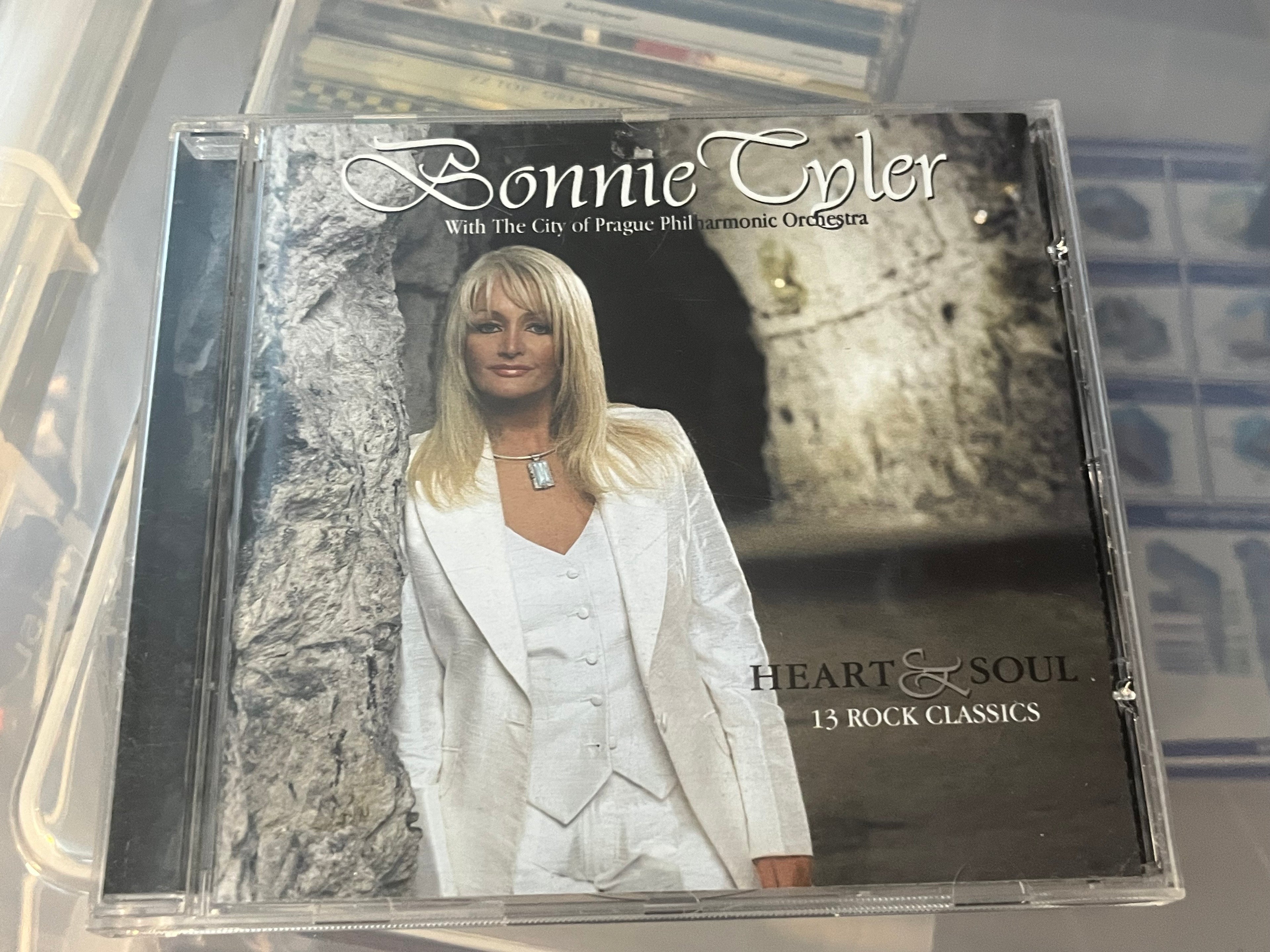 Bonnie Tyler With The City Of Prague Philarmonic Orchestra – Heart & Soul - 13 Rock Classics (vg+/vg+)