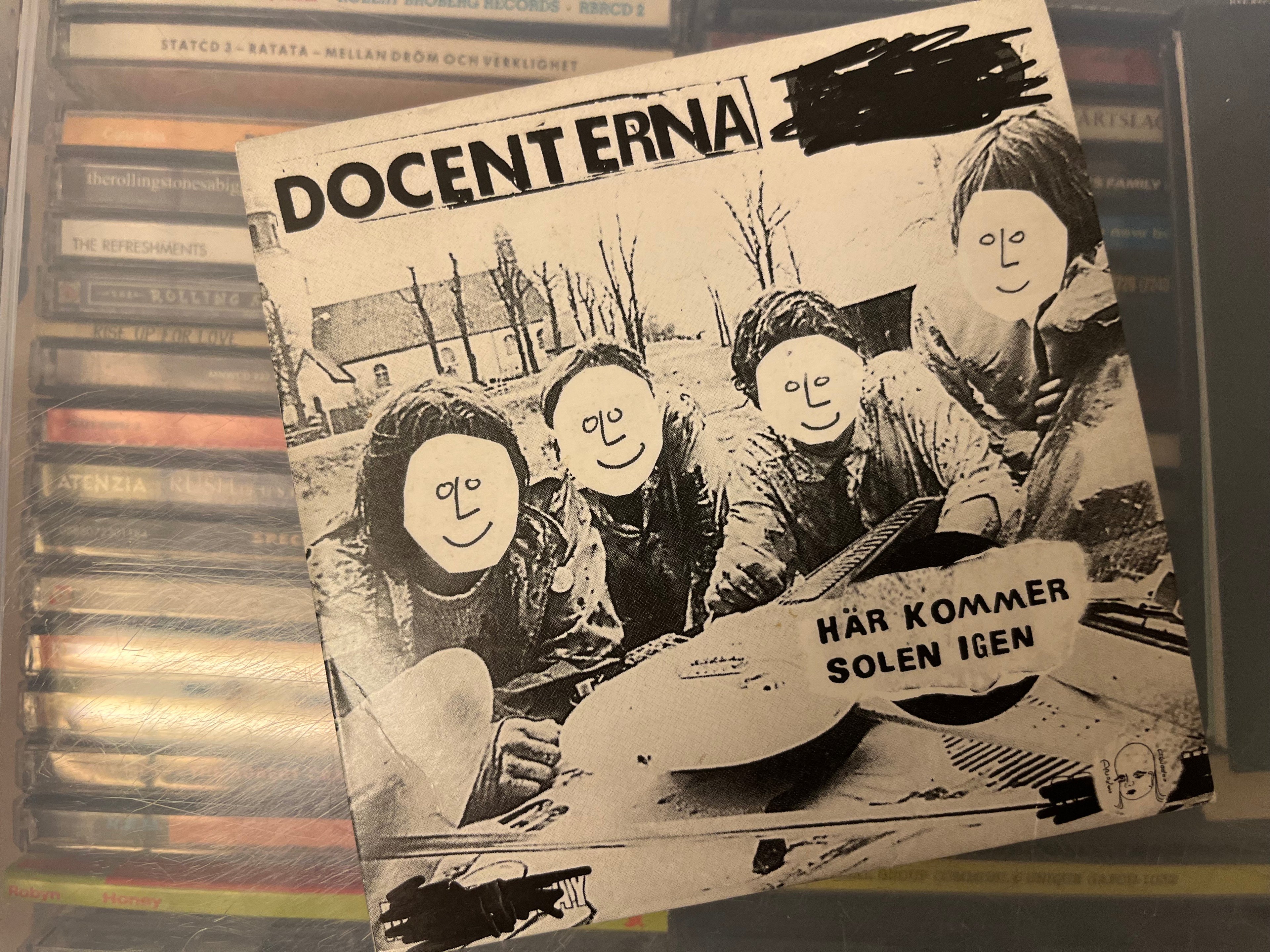 Docenterna – Här Kommer Solen Igen (NM/NM)