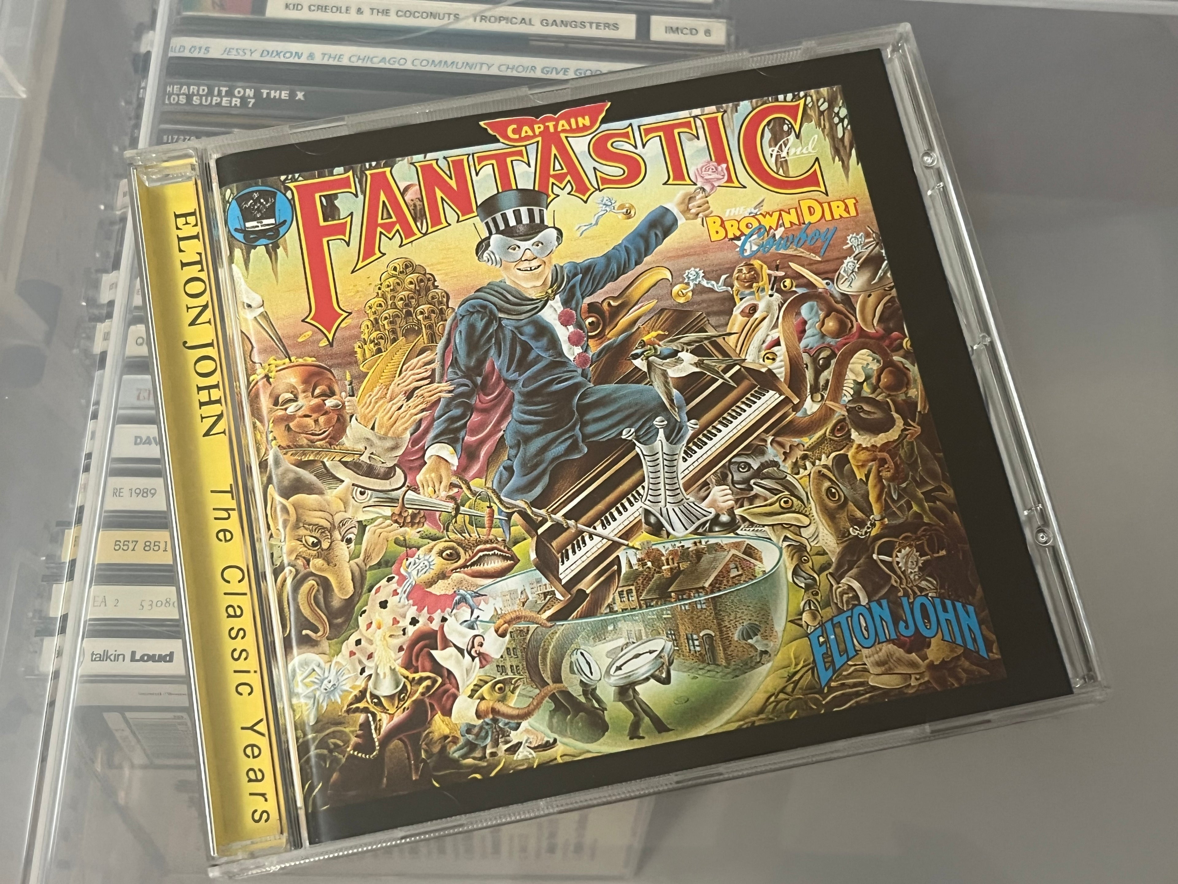 Elton John ‎– Captain Fantastic And The Brown Dirt Cowboy (NM/NM) Remaster +3 bonusspår!