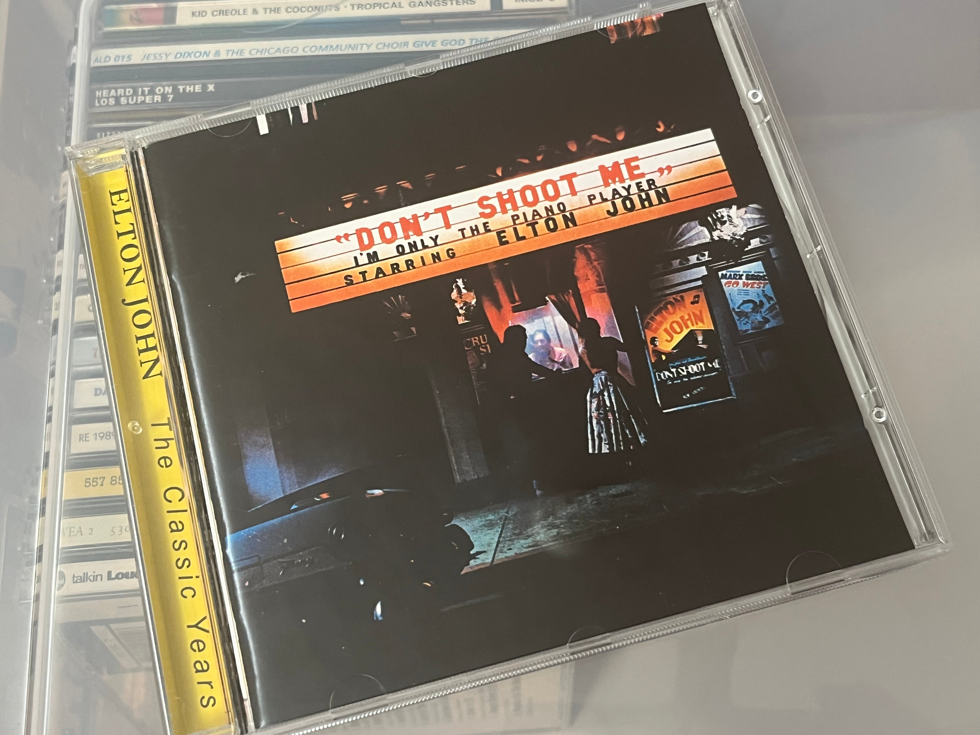 Elton John ‎– Don't Shoot Me I'm Only The Piano Player (NM/NM) Remaster +4 bonusspår!
