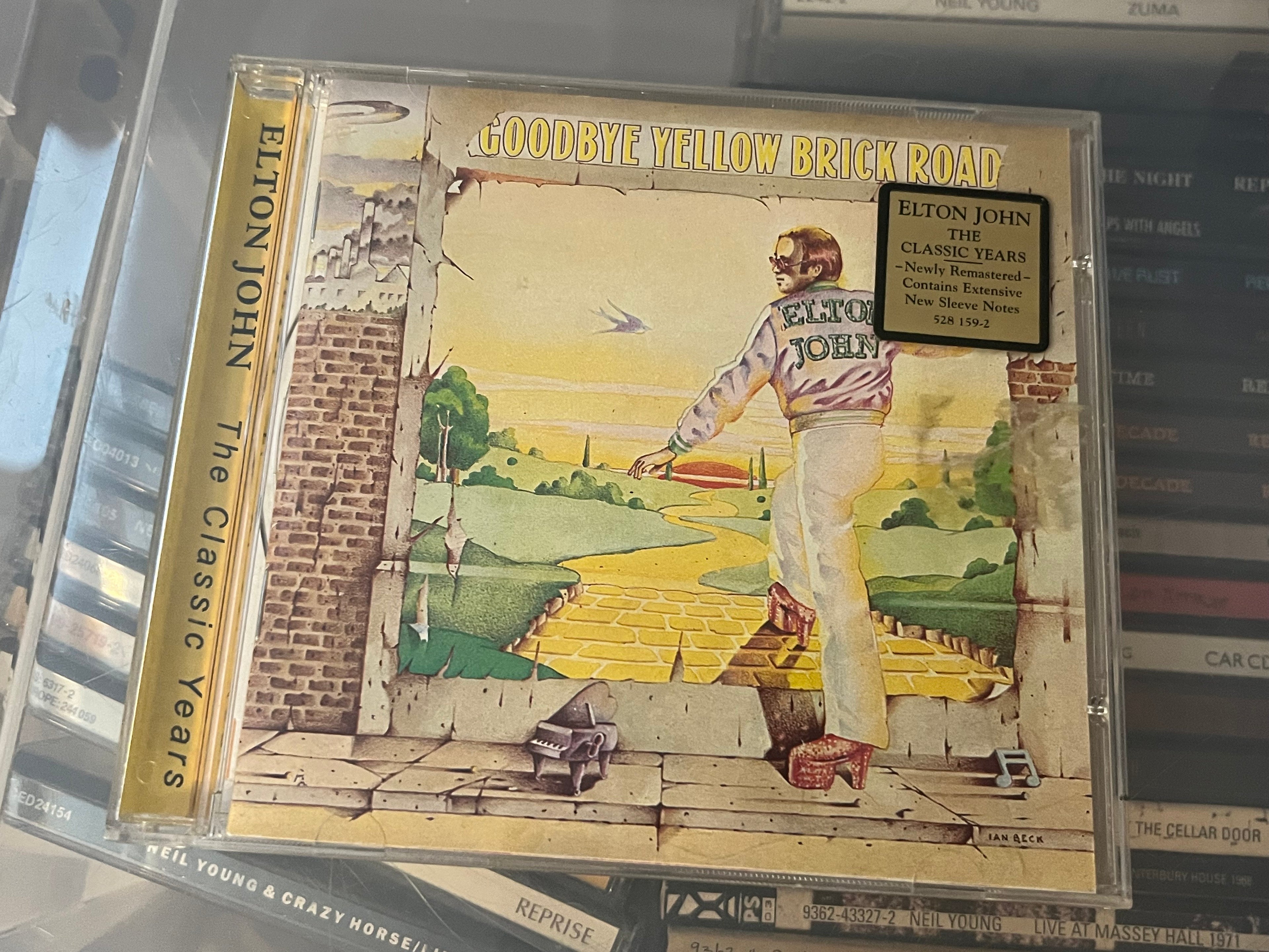 Elton John – Goodbye Yellow Brick Road (NM/vg+) booklet tilltryckt på ett ställe