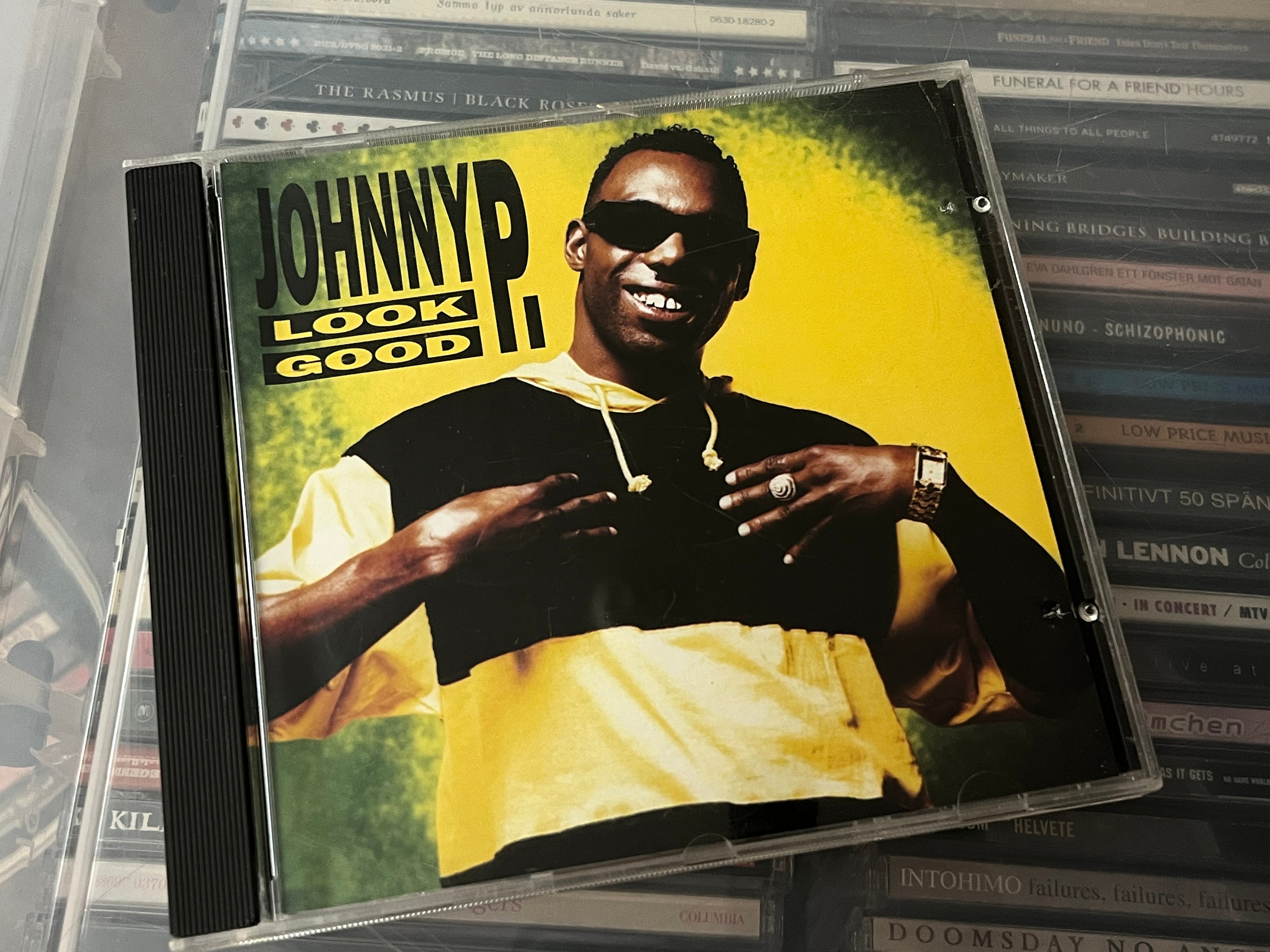 Johnny P. – Look Good (vg+/vg+) fläck på ovansidan av skivan - 9-spårs single