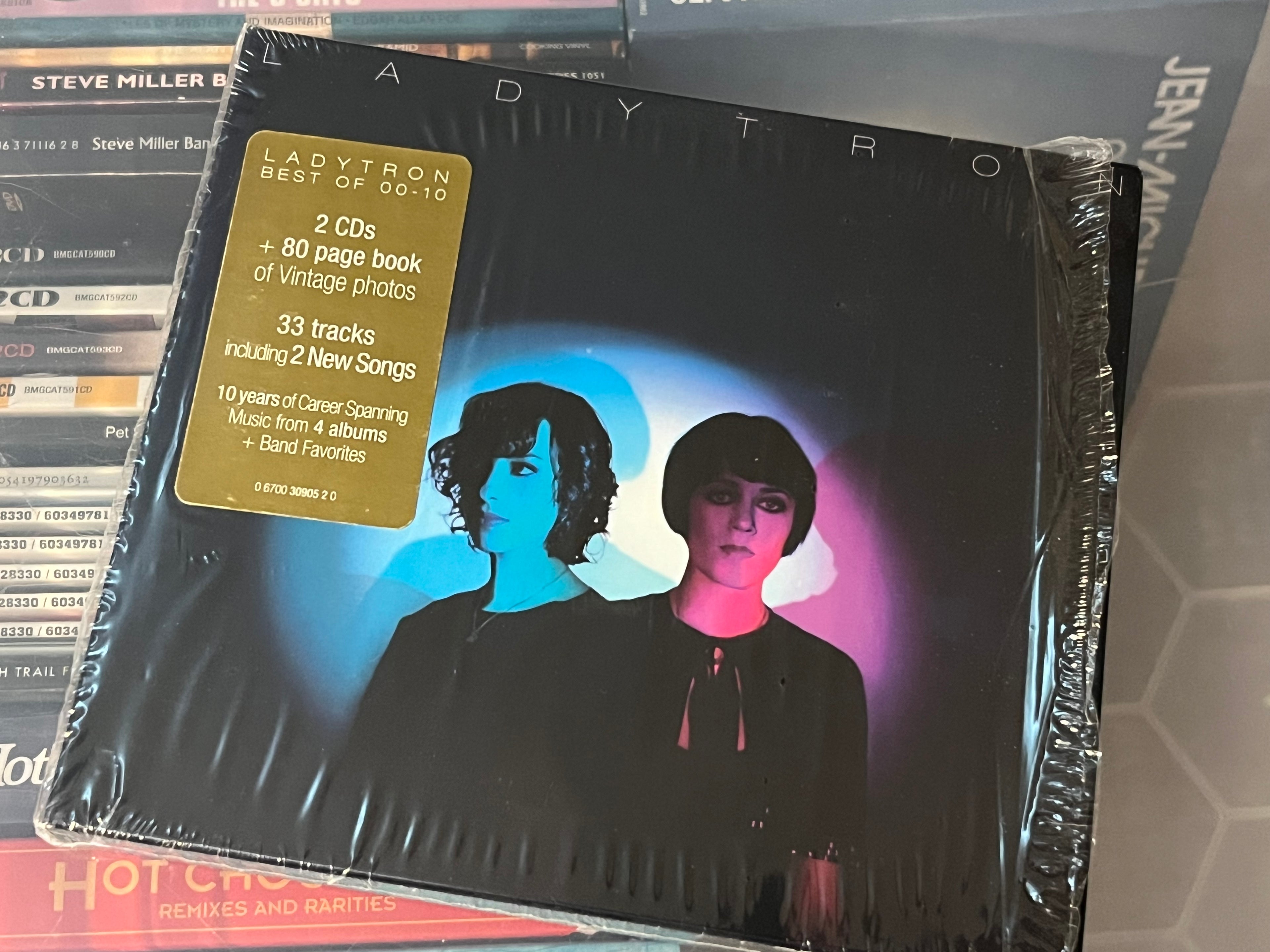 Ladytron ‎– Best Of 00-10 (NM/NM) 2011 2CD +80pp book ***RARE***