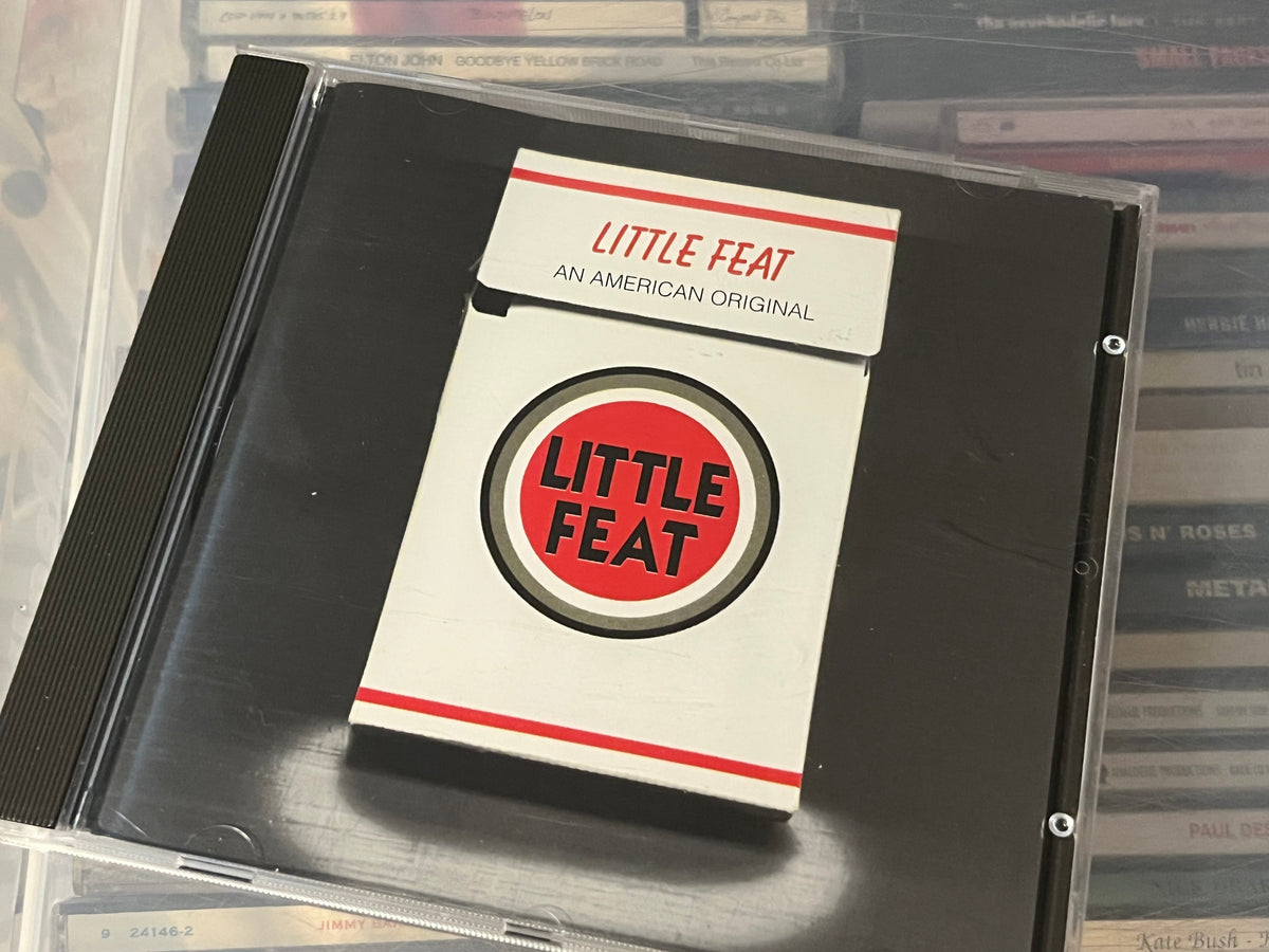 Little Feat – Lucky Strike (NM/NM) Citat: "The music on this CD was originally recorded in 1971 and was meant to be Little Feat's first album. Anyway the band changed its plans and released "Little Feat" instead."
