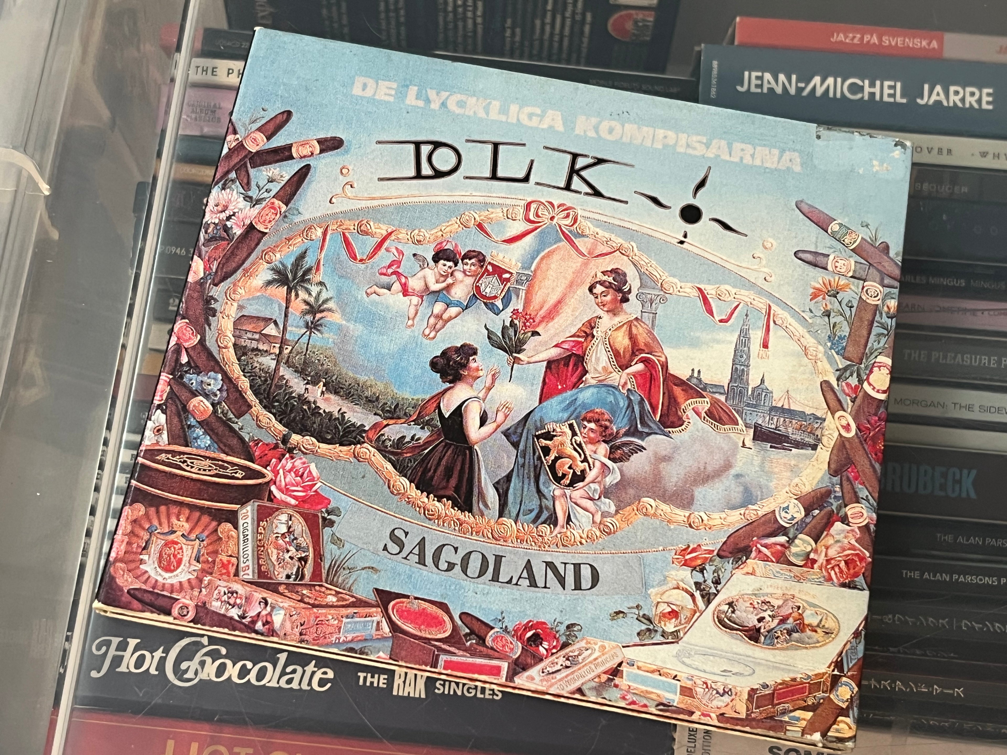 De Lyckliga Kompisarna ‎– Sagoland (NM/vg+) SWE-95 shelfwear digi