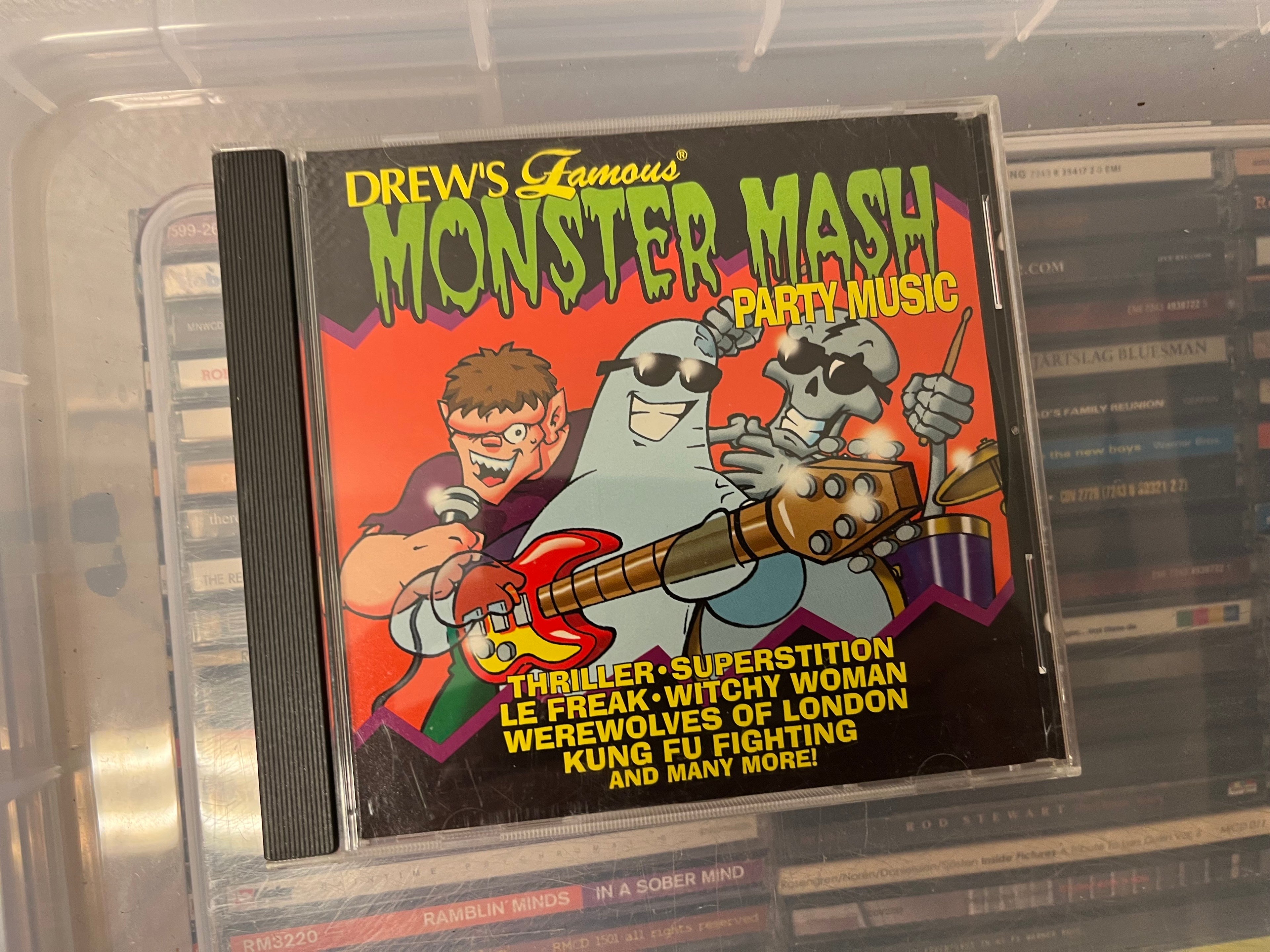 Unknown Artist – Drew's Famous Monster Mash Party Music / Halloween Dance Party Favorites Volume 2 (vg+/vg+)