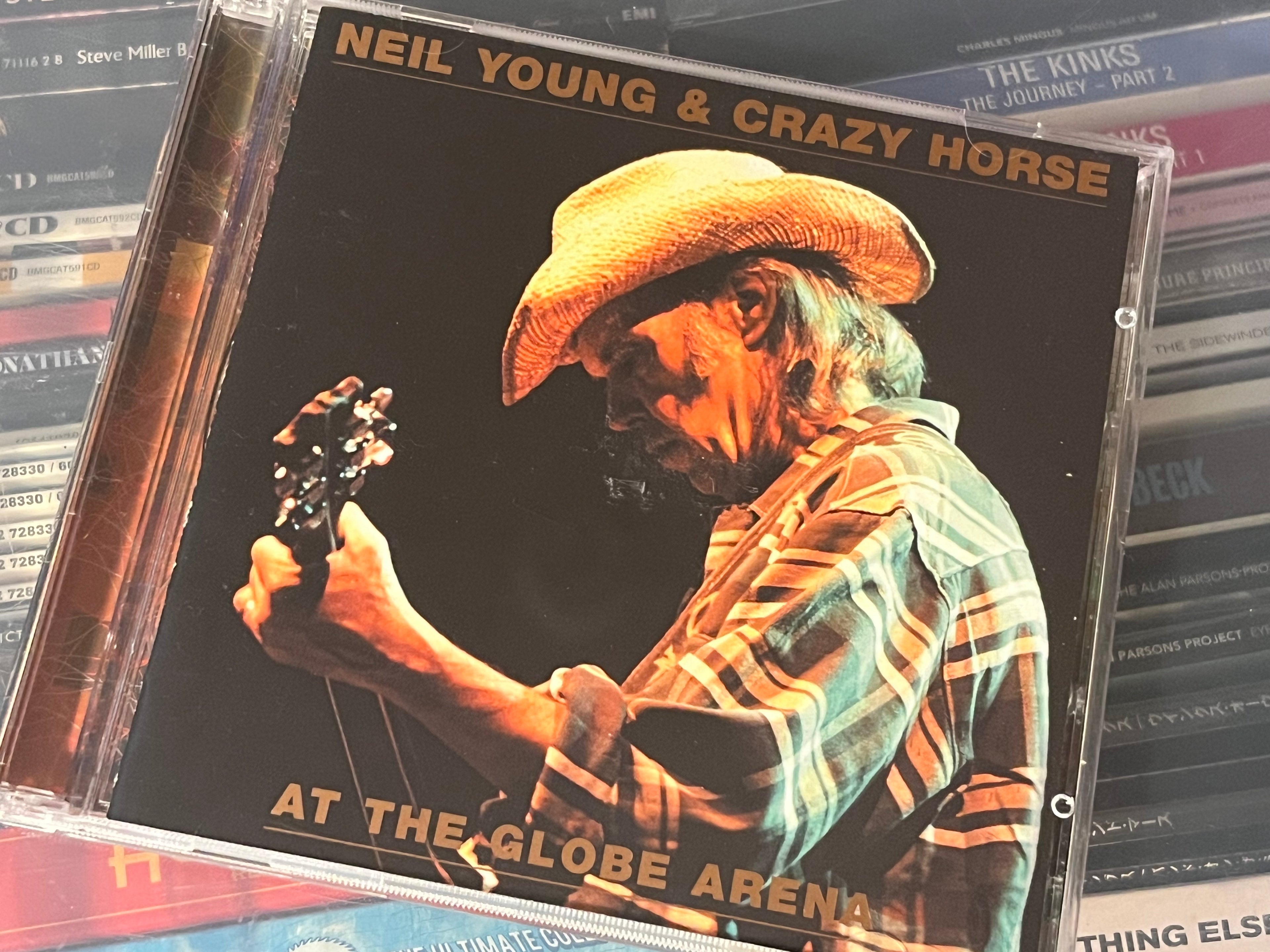 Neil Young & Crazy Horse – At The Globe Arena (NM/NM) 2CD 3/7-01 Stockholm