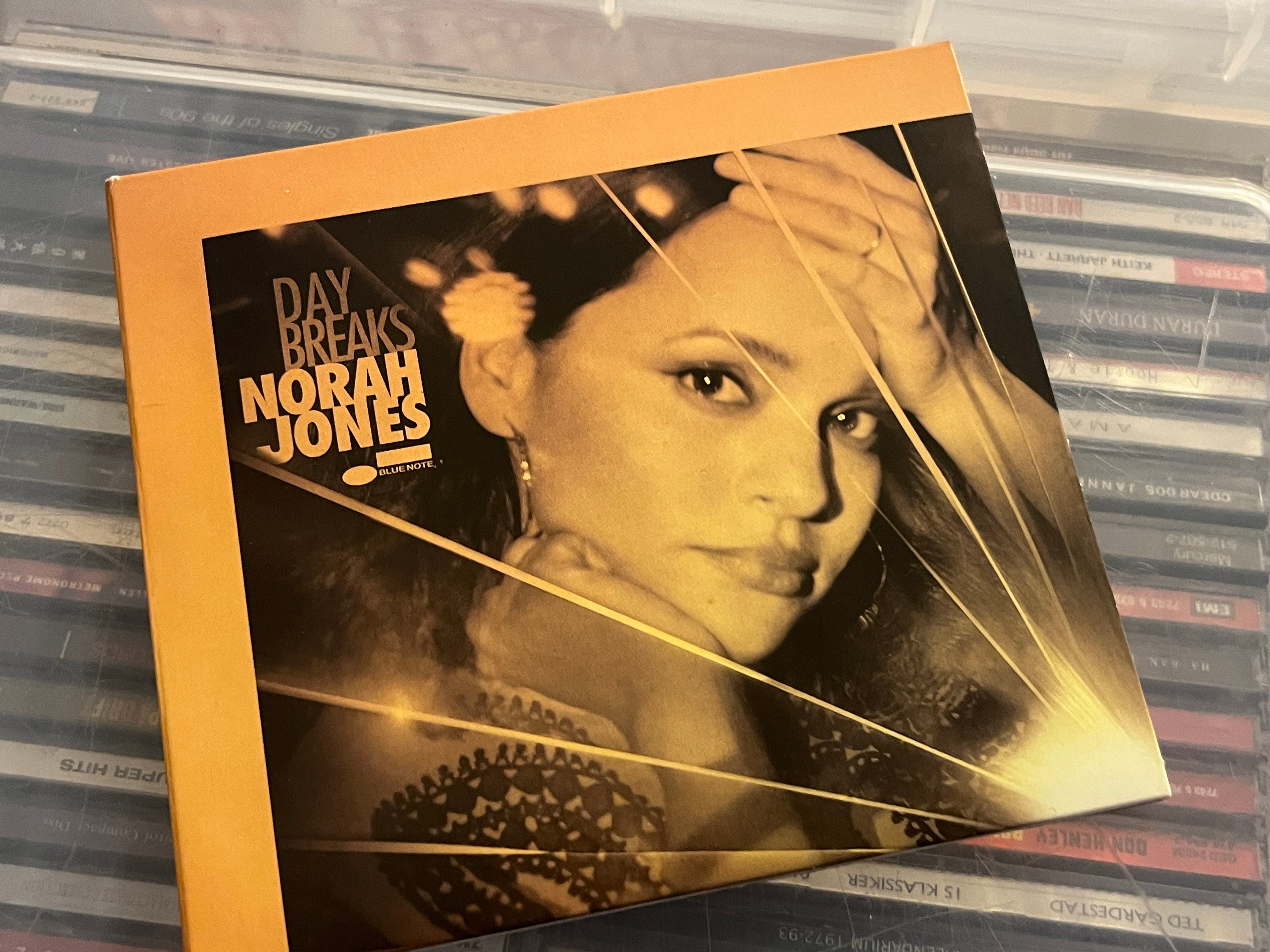 Norah Jones – Day Breaks (NM/NM)