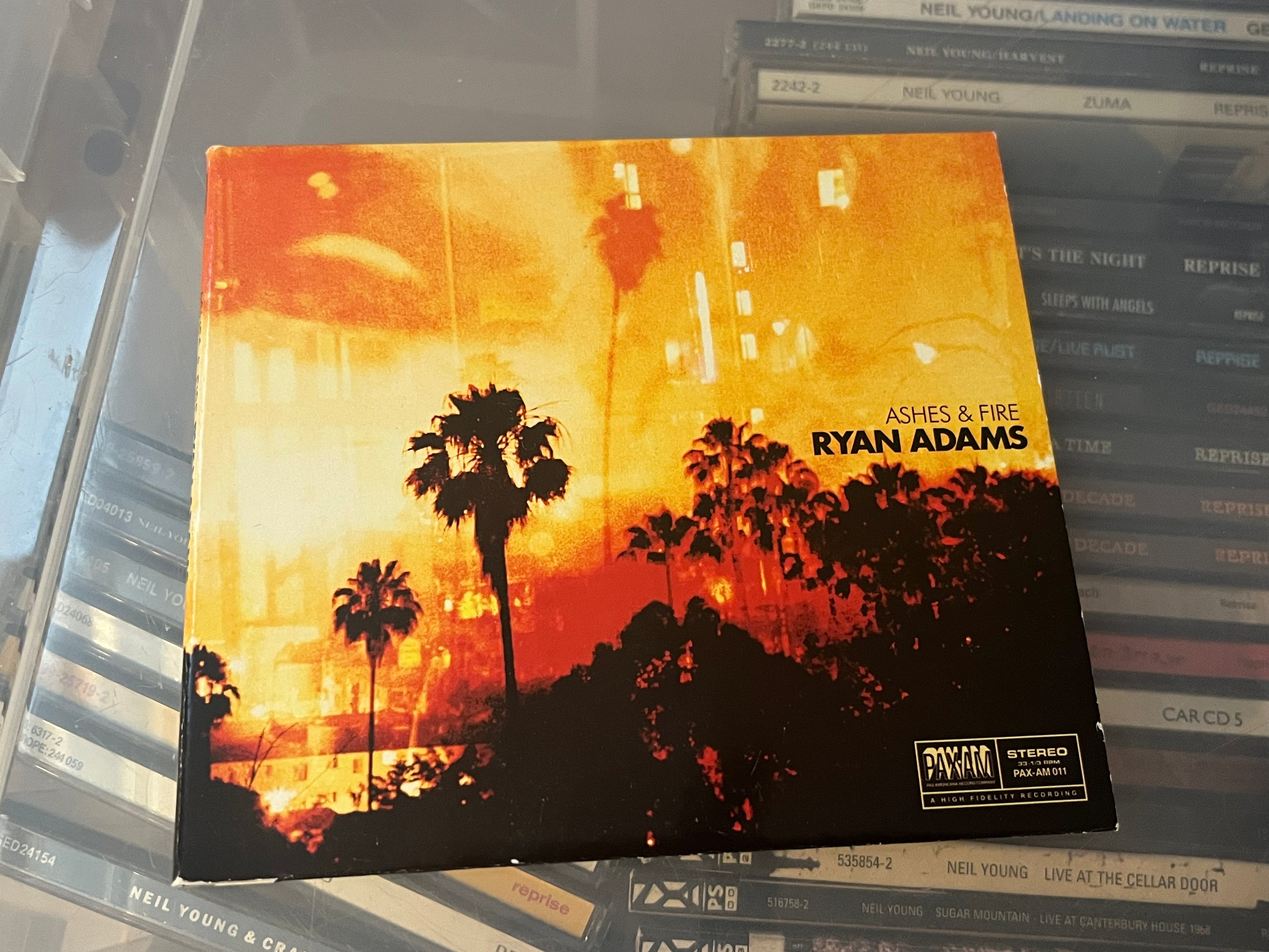 Ryan Adams ‎– Ashes & Fire (NM/vg+) minimalt shelfwear på cover