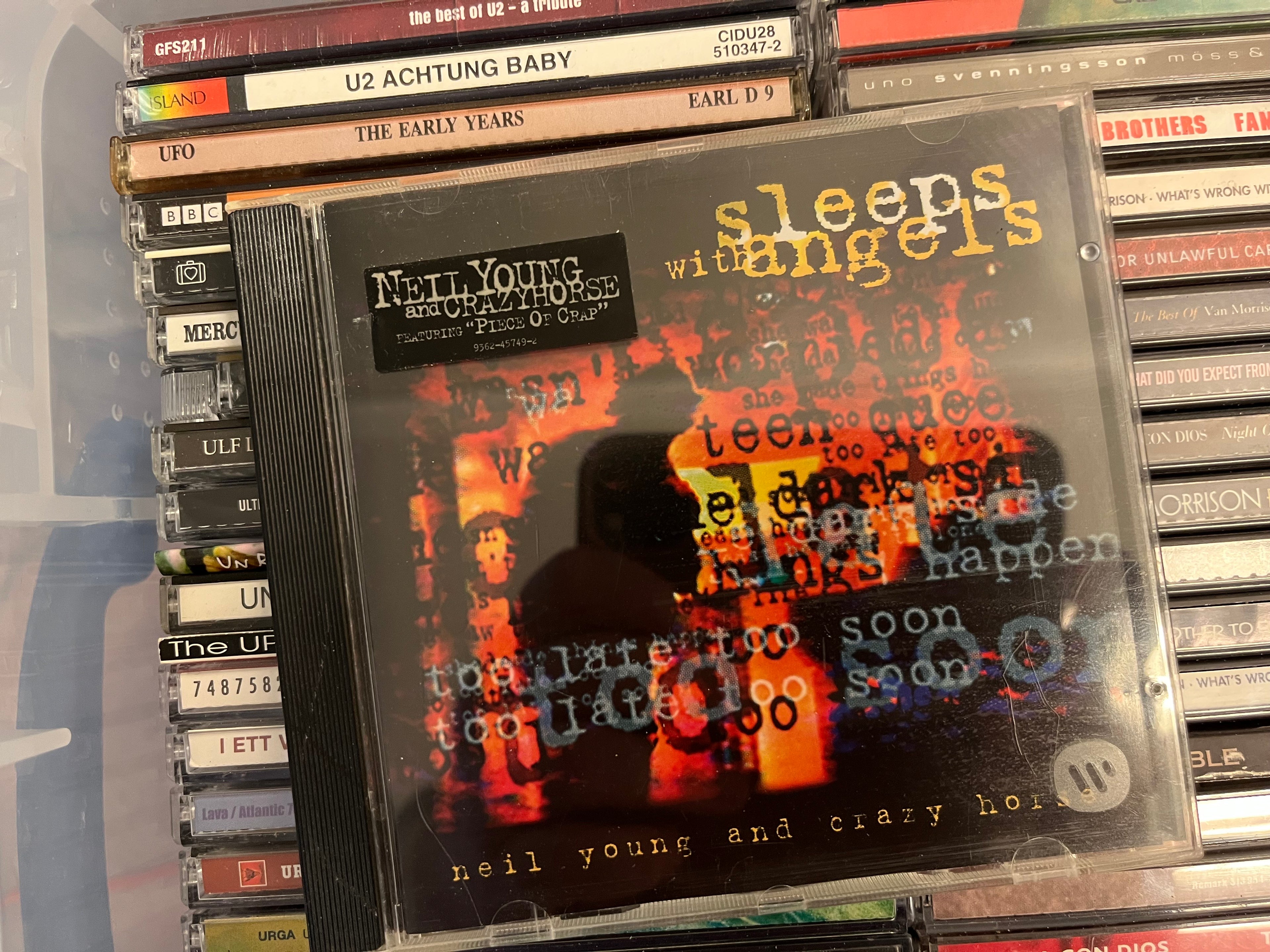 Neil Young And Crazy Horse - Sleeps With Angels (vg+/vg+)