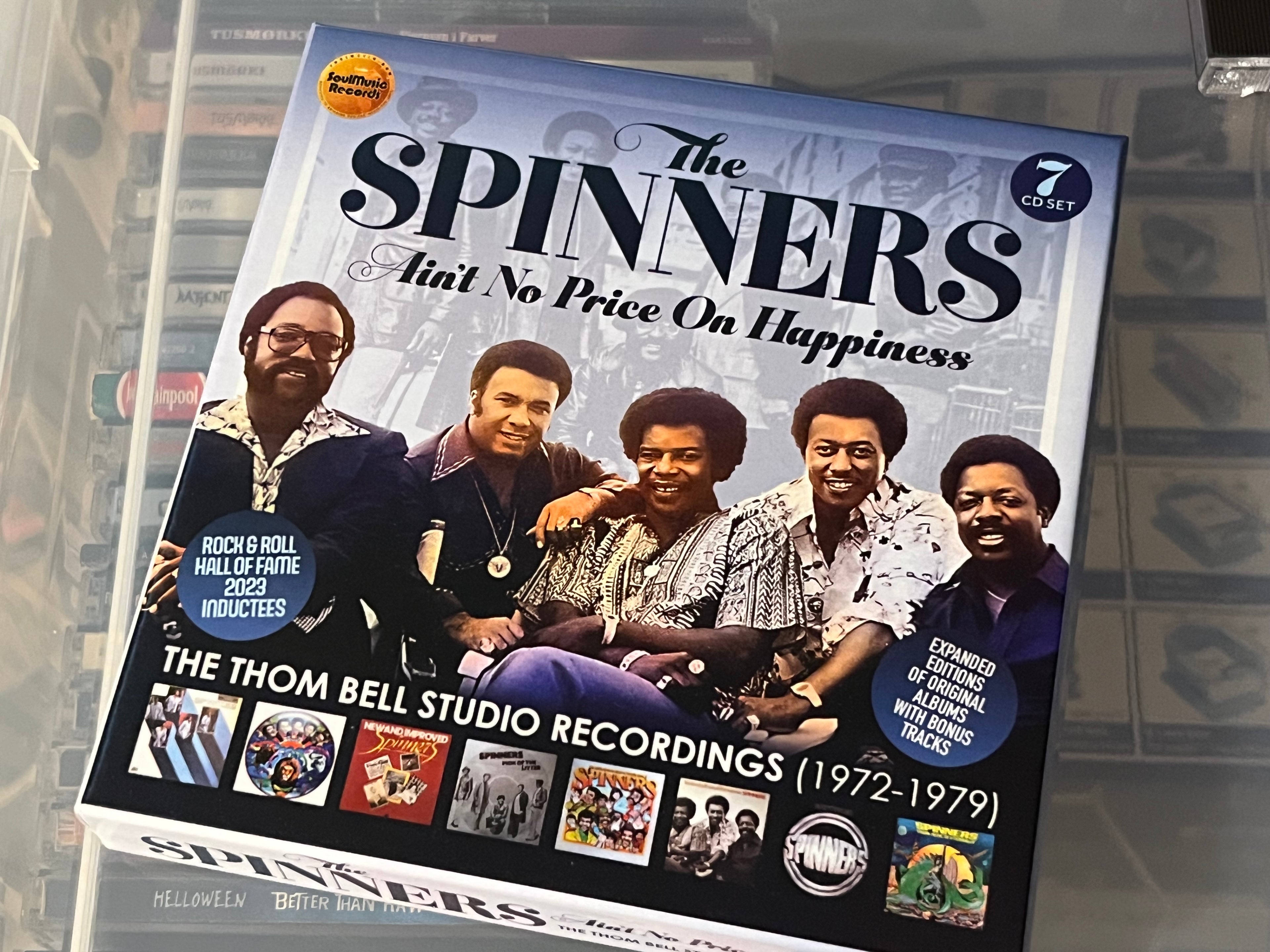 The Spinners – Ain't No Price On Happiness - The Thom Bell Studio Recordings (1972-1979) (NM/NM) 7CD Box +25 bonusspår!