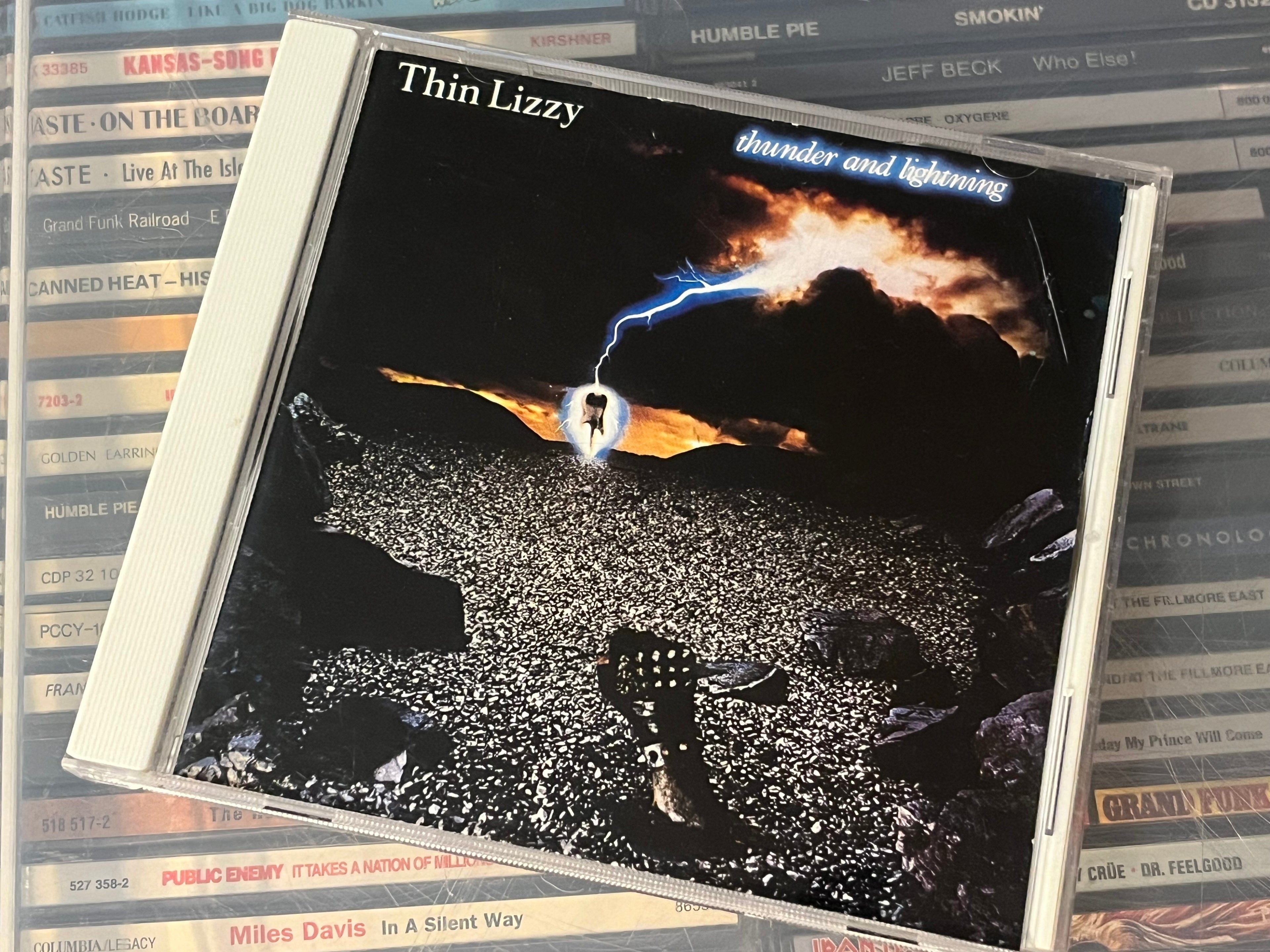 Thin Lizzy – Thunder And Lightning (NM/NM) UK-80-tals press