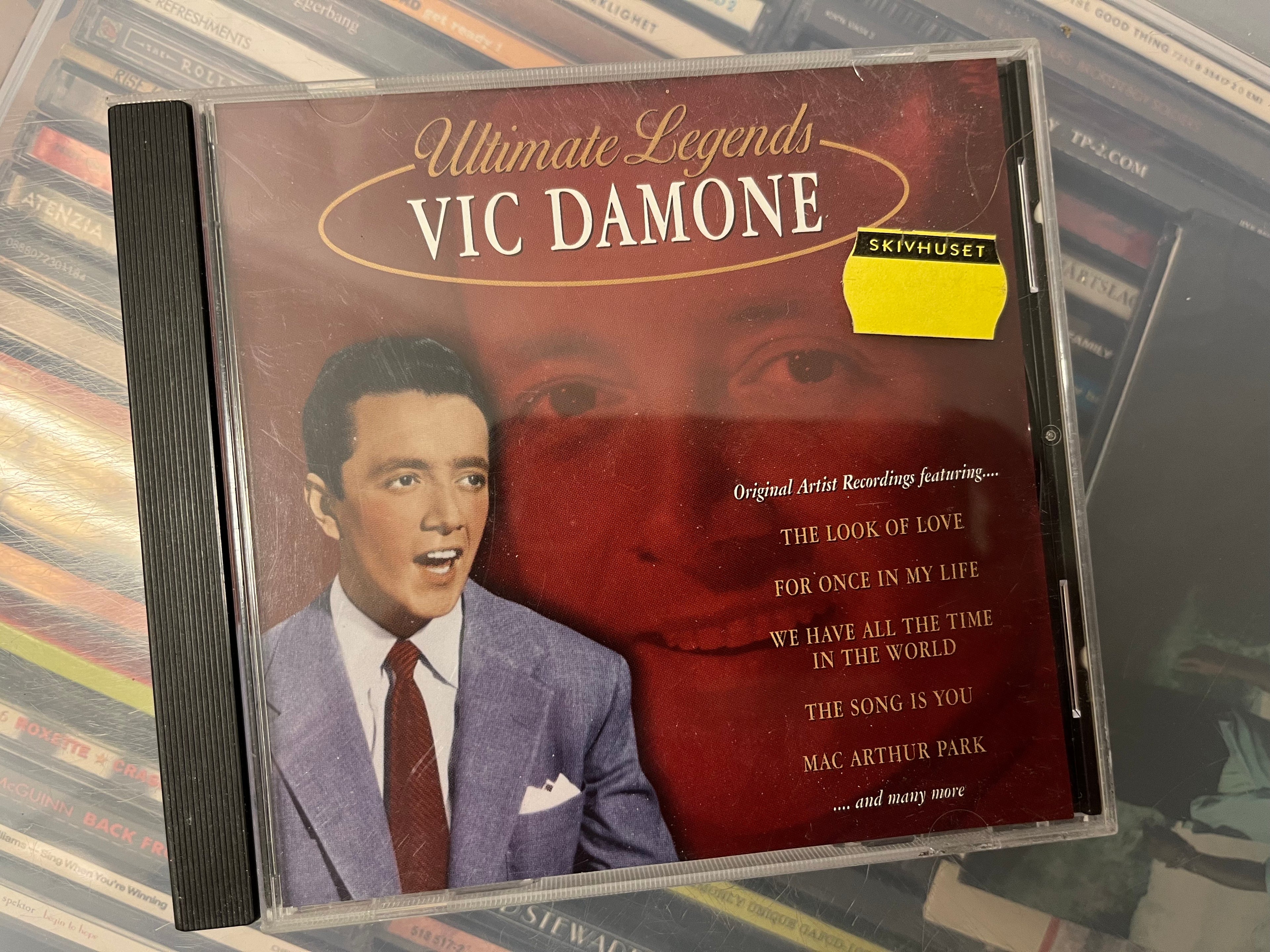 Vic Damone – Ultimate Legends (vg+/vg+)