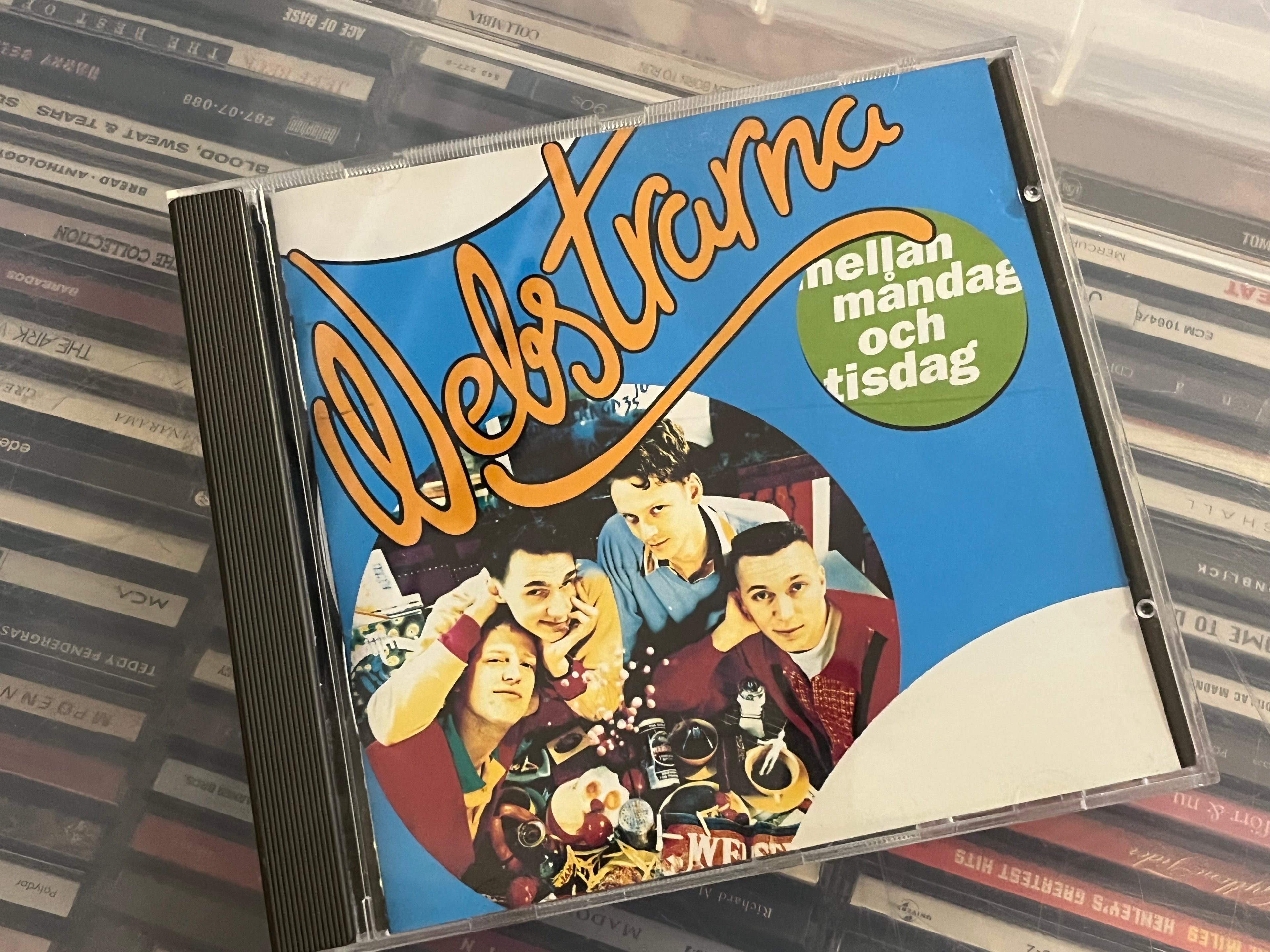 Webstrarna ‎– Mellan Måndag Och Tisdag (NM/NM)